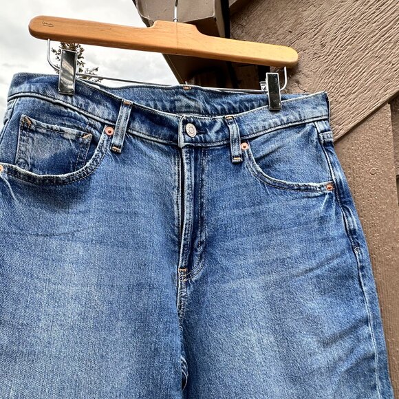 EUC Gap Loose Mid-Rise Jeans in Medium Wash - Picture 5 of 9